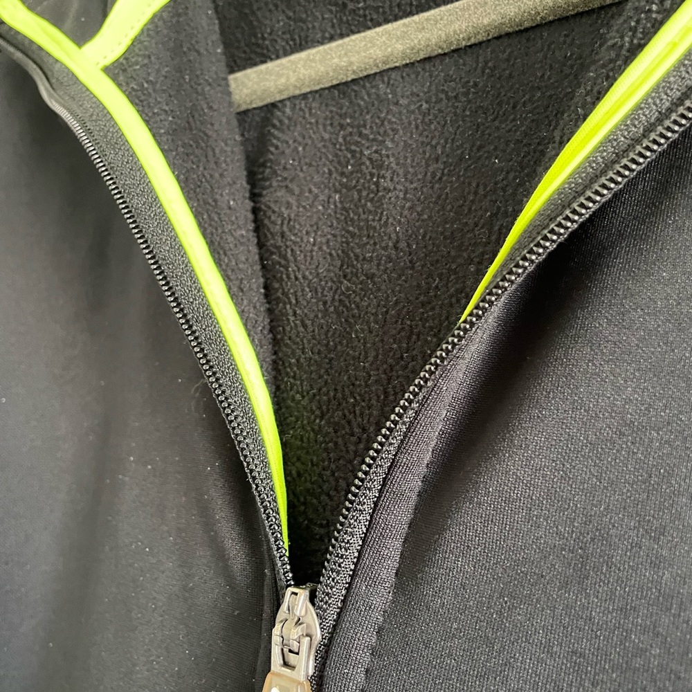 ASICS Running Jacket 🏃🏻‍♂️ - Picture 2 of 6